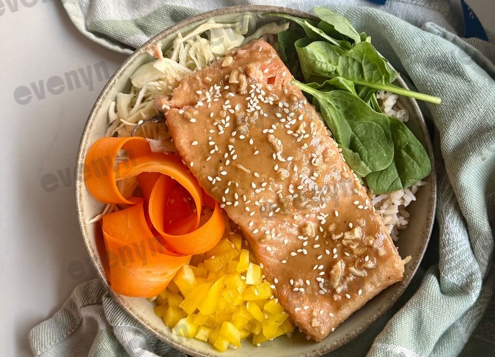 Salmon in cashew sauce with maple syrup