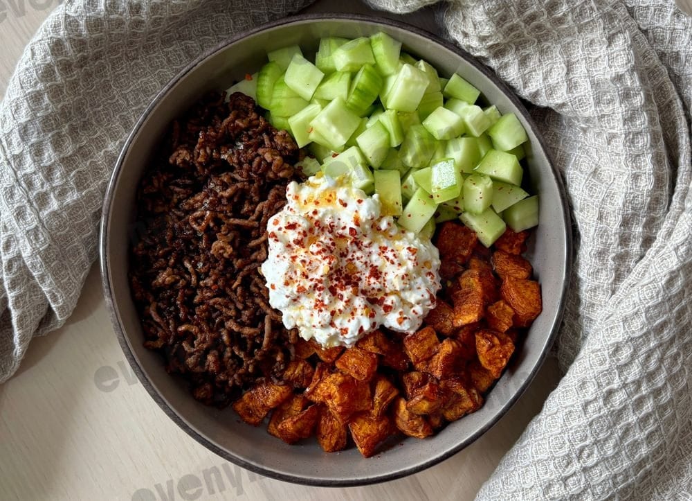 Mexican bowl with sweet potatoes and cottage cheese