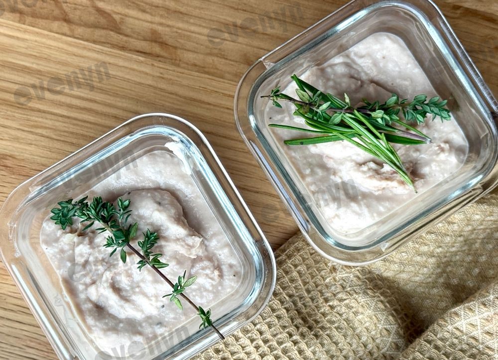 Light tuna mousse with white beans on bread