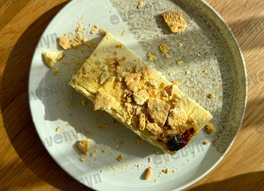 Burnt cheesecake with protein pudding, a healthy dessert with 20 g of protein